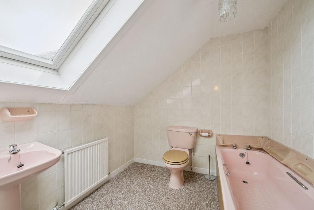 Family Bathroom Upstairs