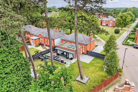 1 Kensington Way, Brentwood, CM14 4RL