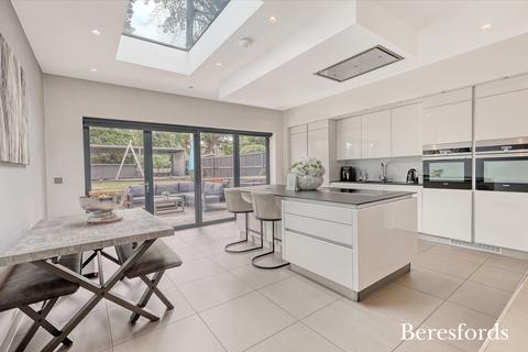 1 Kensington Way, Brentwood, CM14 4RL