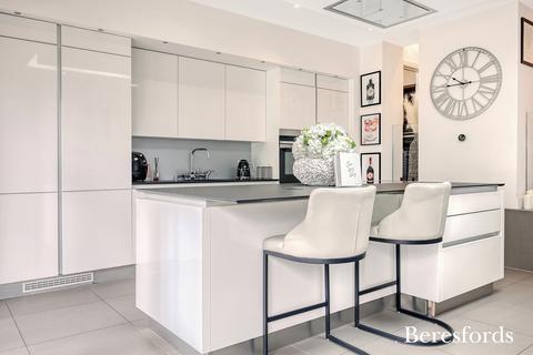 1 Kensington Way, Brentwood, CM14 4RL