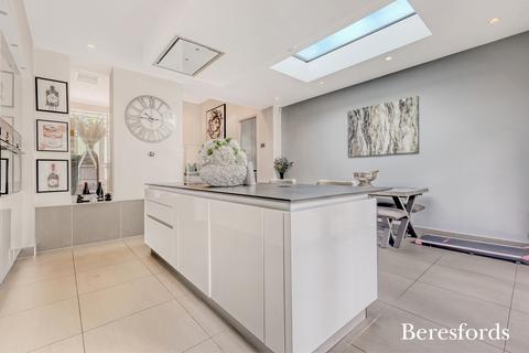 1 Kensington Way, Brentwood, CM14 4RL
