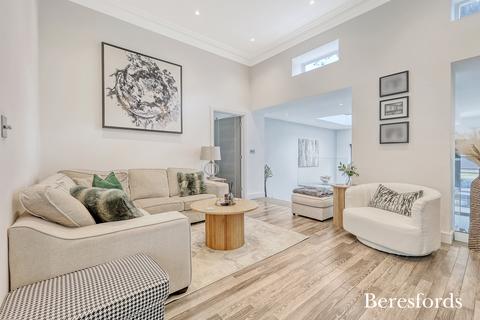 1 Kensington Way, Brentwood, CM14 4RL