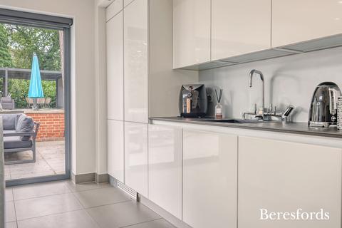 1 Kensington Way, Brentwood, CM14 4RL