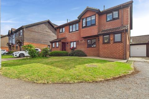6 Cricketers Close, Hawkinge, Folkestone, CT18 7NH