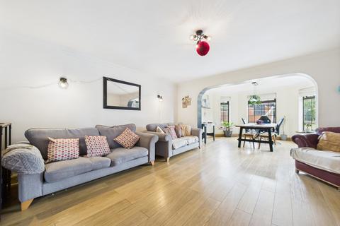 6 Cricketers Close, Hawkinge, Folkestone, CT18 7NH
