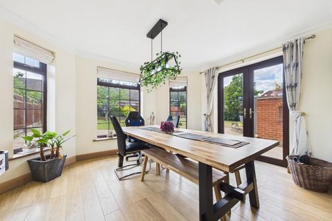 6 Cricketers Close, Hawkinge, Folkestone, CT18 7NH