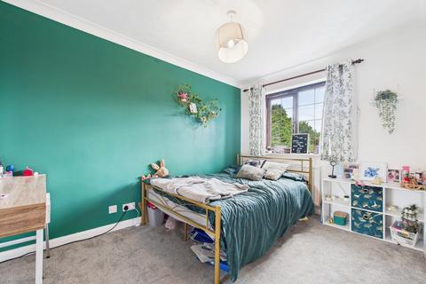 6 Cricketers Close, Hawkinge, Folkestone, CT18 7NH