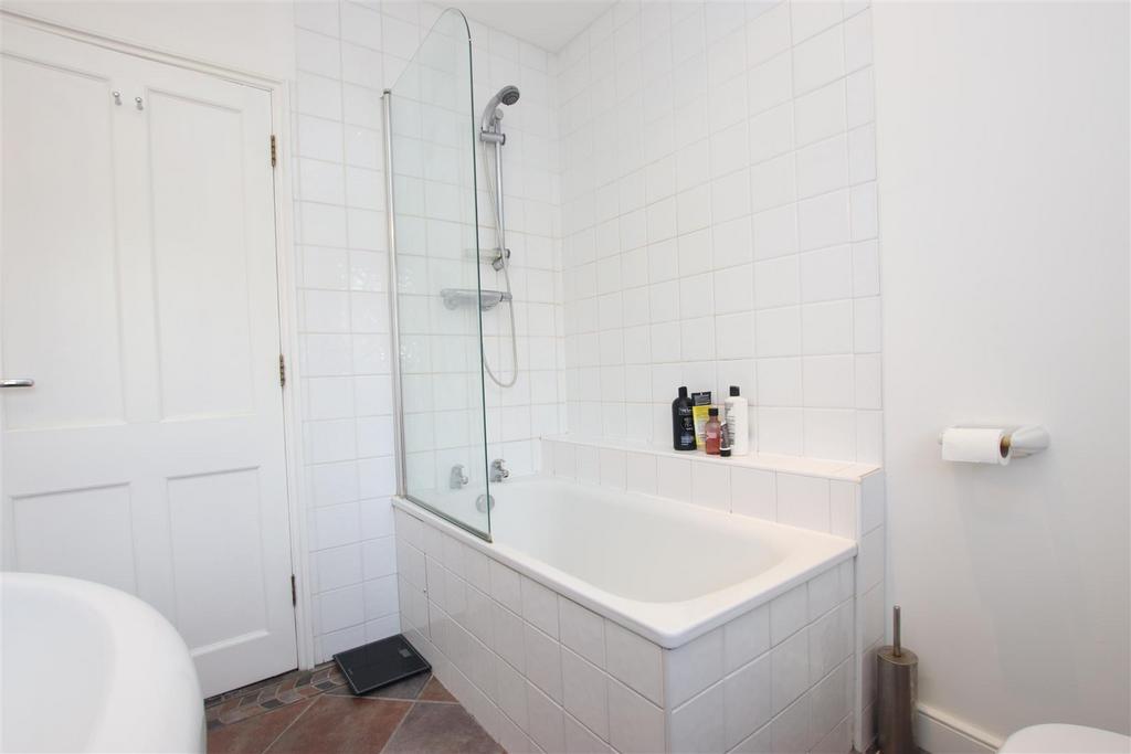 Bathroom (2).JPG