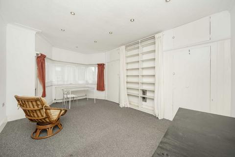 24 Allington Road, London, NW4 3DE