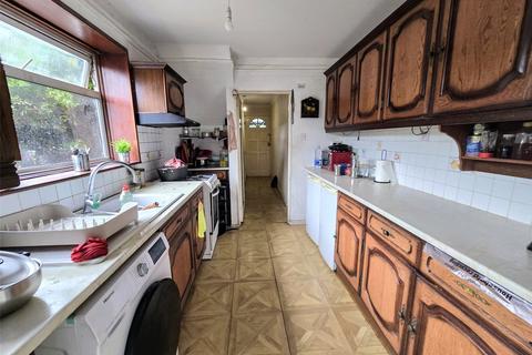 3 bedroom end of terrace house for sale, Snowden Crescent, Hayes, Greater London, UB3