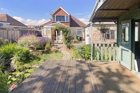 20 Angmering Way, Rustington, Littlehampton, BN16 3RA