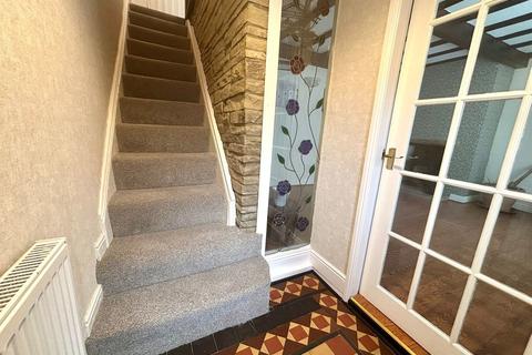 2 bedroom cottage for sale, Bradford Road, Clayton, Bradford