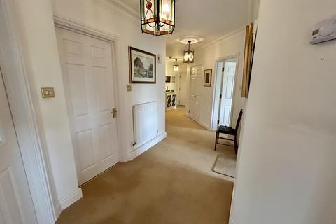 2 bedroom apartment for sale, Hampton Court, Solihull B91
