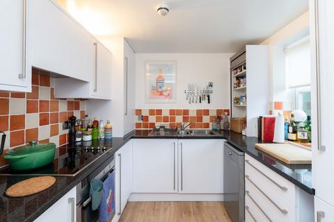 2 bedroom apartment for sale, Church Street, Dorking
