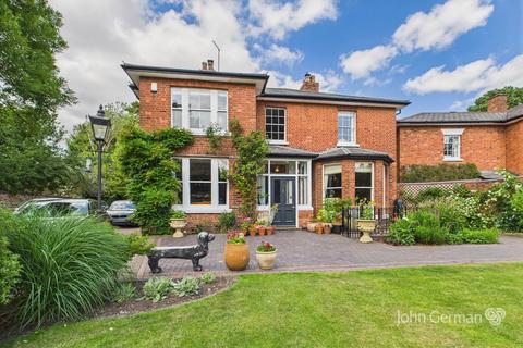4 bedroom detached house for sale, Garden Street, Stafford