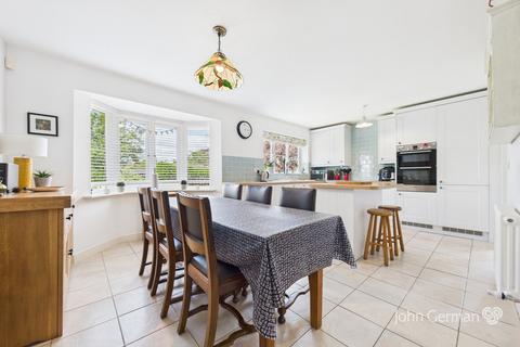 22 Bowling Green Road, Uttoxeter, ST14 7HW
