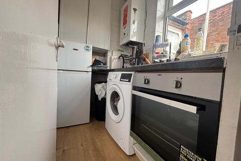 Studio to rent, Staverton Road, London