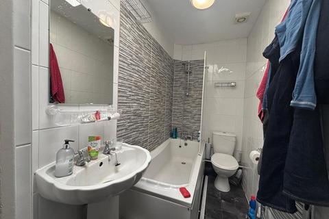 Studio to rent, Staverton Road, London