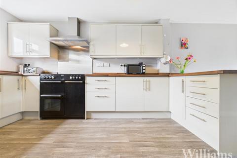 4 bedroom end of terrace house for sale, Ailward Road, Aylesbury HP19