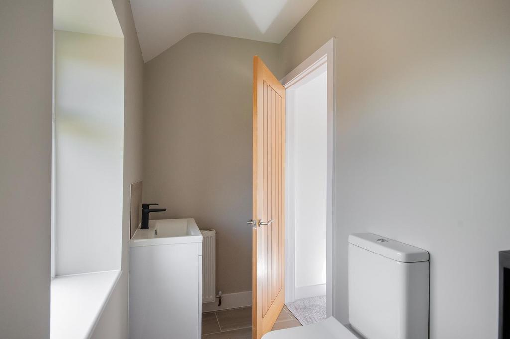 4 H2 LBH - Ensuite A.jpg