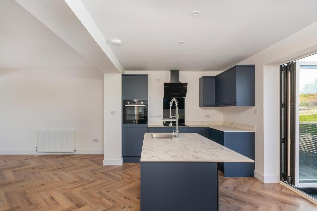 4 H2 LBH - Kitchen C.jpg