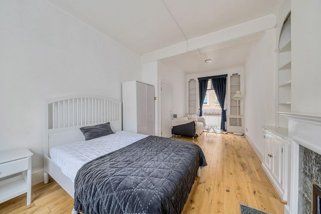 Bedroom, fireplace