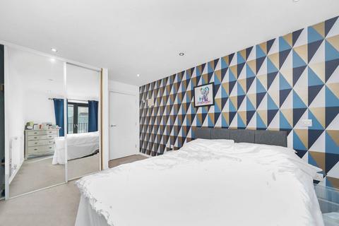 2 bedroom flat for sale, Eythorne Road, Oval Quarters, Oval, London, SW9