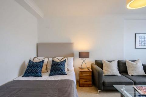 Studio to rent, Hill Street, Mayfair, London