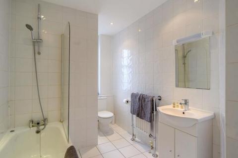 Studio to rent, Hill Street, Mayfair, London