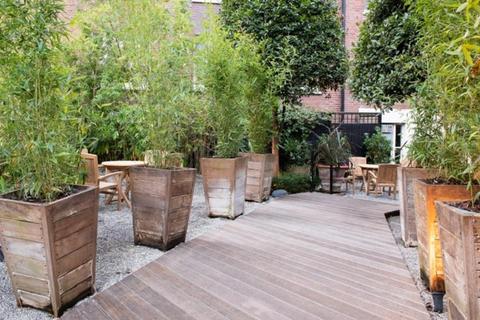Studio to rent, Hill Street, Mayfair, London