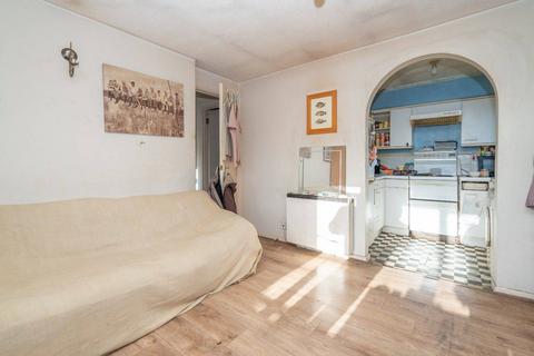 1 bedroom flat for sale, Hunters Lane, Watford, WD25