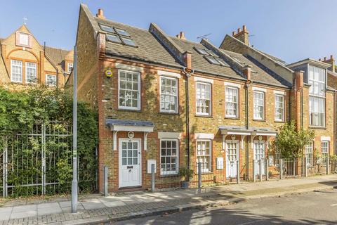 2 bedroom terraced house for sale, Burns Road, London SW11