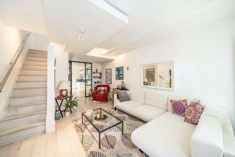 2 bedroom terraced house for sale, Burns Road, London SW11