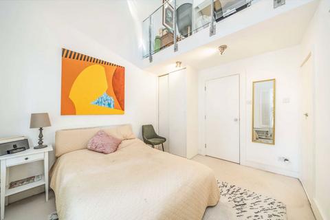 2 bedroom terraced house for sale, Burns Road, London SW11