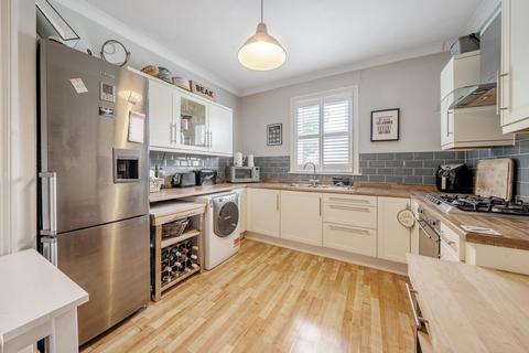 2 bedroom flat for sale, Sidney Road, Beckenham, Kent, BR3