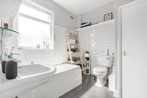 17c Treport Street, London, SW18 2BW