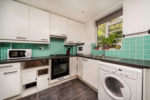 31 Manor Vale, Brentford, TW8 9JP