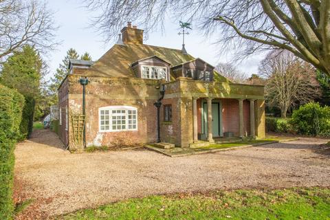 3 bedroom detached house to rent, The Pump House, Hardres Court, Canterbury, Kent, CT4