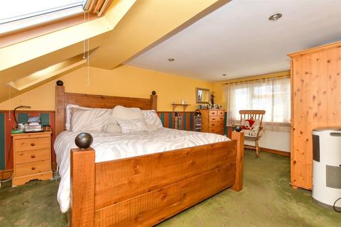 4 bedroom terraced house for sale, Hazeldene Road, Ilford IG3