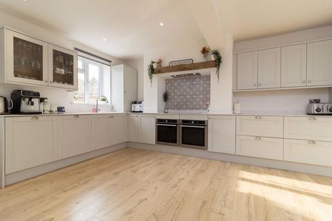 43 Downsway, Whyteleafe, CR3 0EW