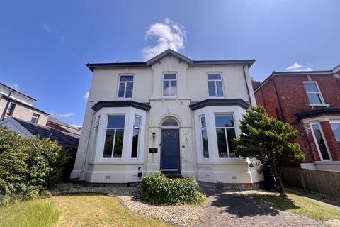 undefined, Golf Open 2026 - Part Street, Southport - Sleeps 8