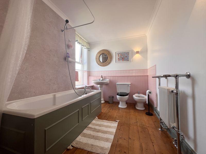 Ensuite