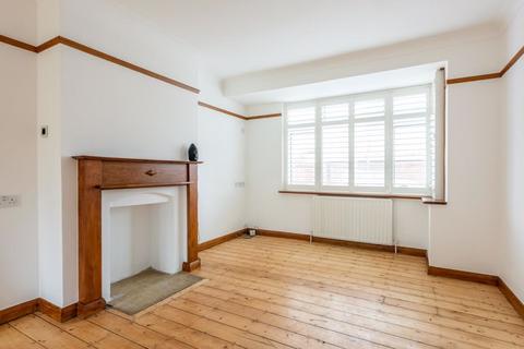 4 bedroom semi-detached house to rent, Stuart Avenue, Walton on Thames.