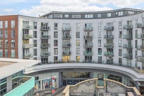 1 bedroom flat to rent, The Heart, Walton-On-Thames