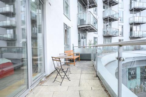 1 bedroom flat to rent, The Heart, Walton-On-Thames