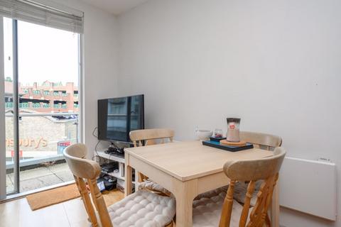 1 bedroom flat to rent, The Heart, Walton-On-Thames