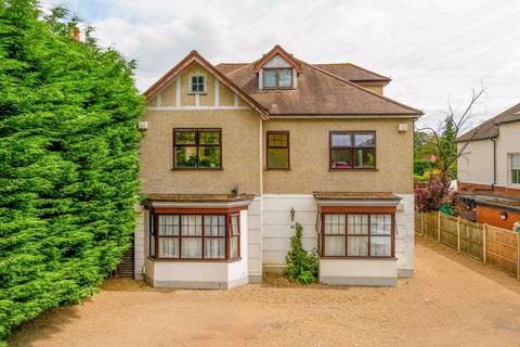 1 bedroom ground floor flat for sale, Hersham Road, Walton-On-Thames