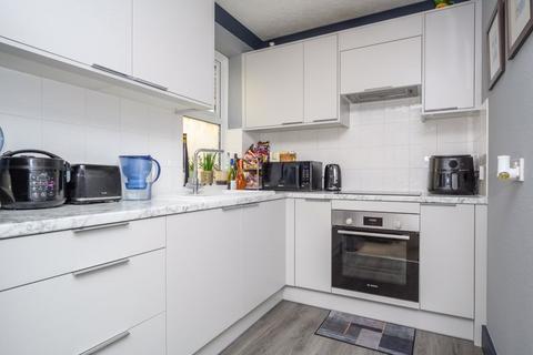 1 bedroom ground floor flat for sale, Hersham Road, Walton-On-Thames