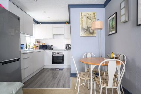 1 bedroom ground floor flat for sale, Hersham Road, Walton-On-Thames