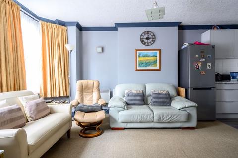 1 bedroom ground floor flat for sale, Hersham Road, Walton-On-Thames